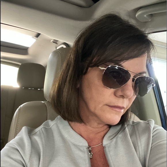 Meet your Posher, Kelly - Picture 1 of 2